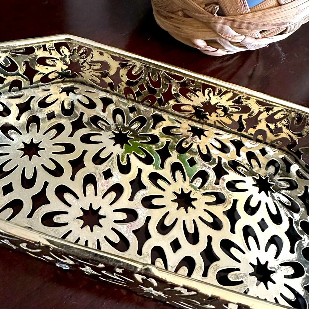 Like new!! Decorative Jewelry holder